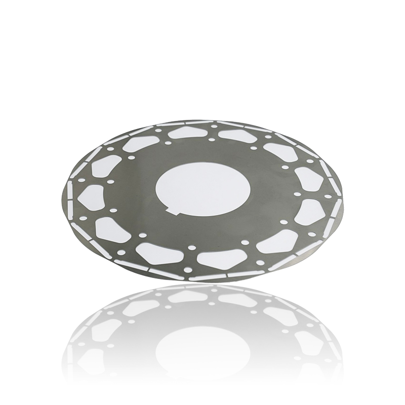 Quel est l'impact de l'épaisseur de stratification d'un noyau de stator de moteur de générateur éolien sur les pertes du noyau et les performances globales ?