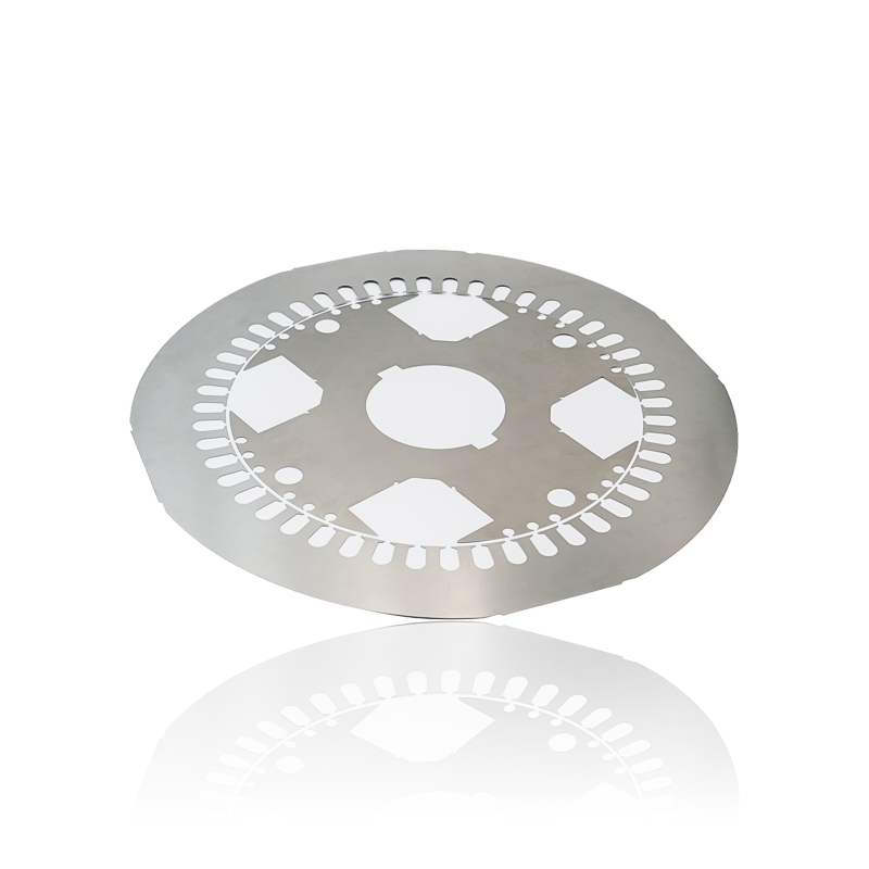Quels sont les principaux avantages en termes de performances de l'utilisation d'un noyau de stator de moteur de générateur de véhicule électrique par rapport aux conceptions de stator conventionnelles ?