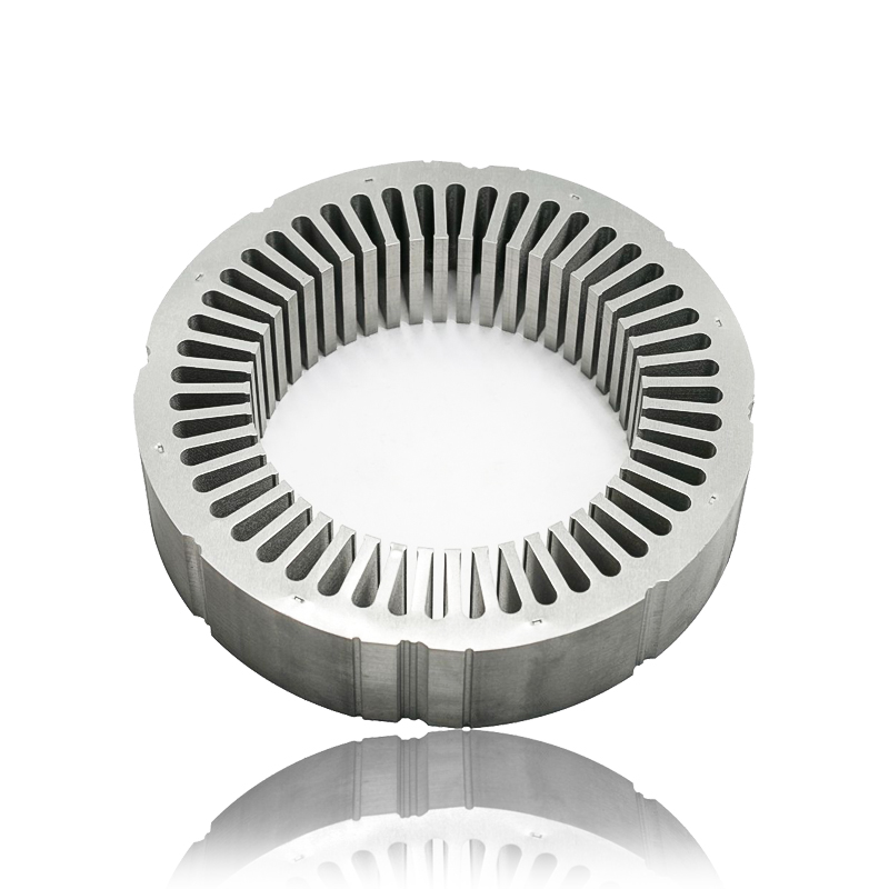 Comment la géométrie des dents et des fentes du stator du moteur du générateur et du noyau du rotor affecte-t-elle la distribution du flux magnétique et la sortie du couple ?