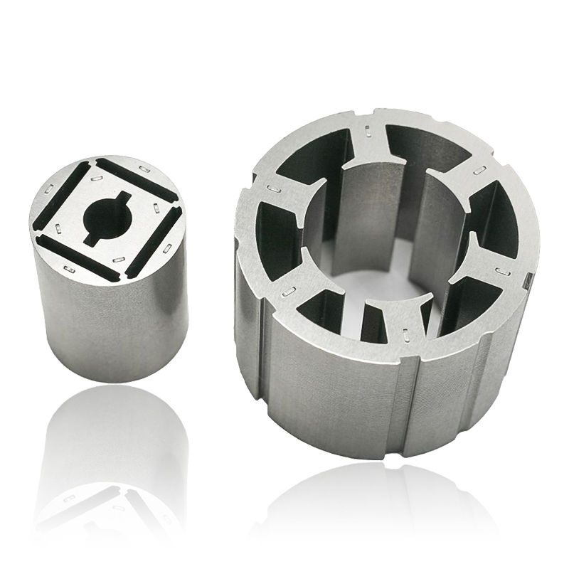 Comment l’épaisseur de stratification des noyaux de stator et de rotor de moteurs automobiles affecte-t-elle les pertes par courants de Foucault et les performances thermiques ?